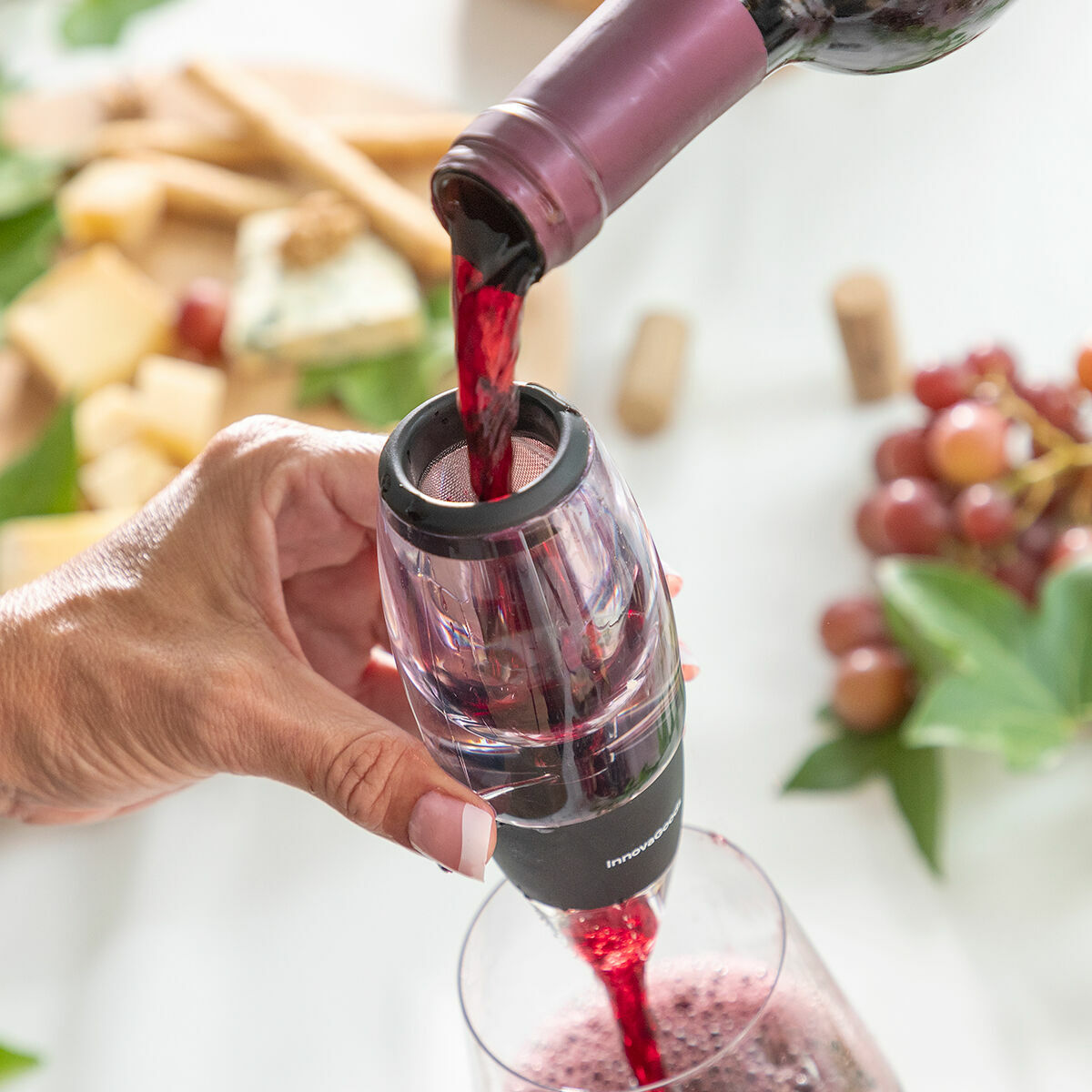 Aireador de Vino con Filtro, Soporte y Funda Wineir InnovaGoods