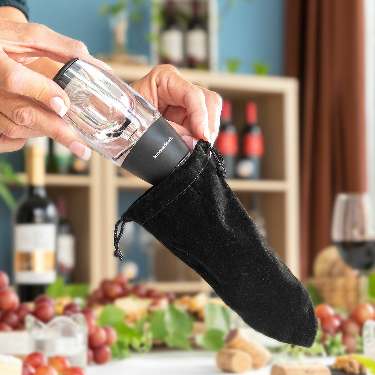 Aireador de Vino con Filtro, Soporte y Funda Wineir InnovaGoods